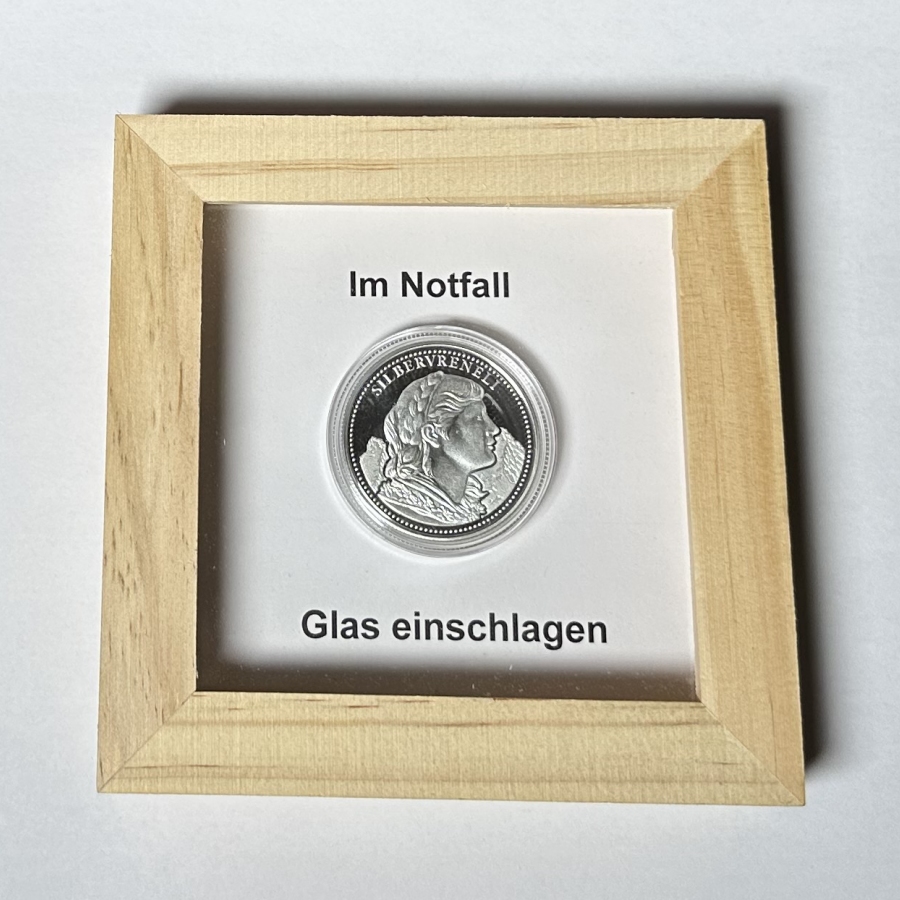 Silbervreneli mit 3D Wandbild aus Holz - Im Notfall Glas einschlagen